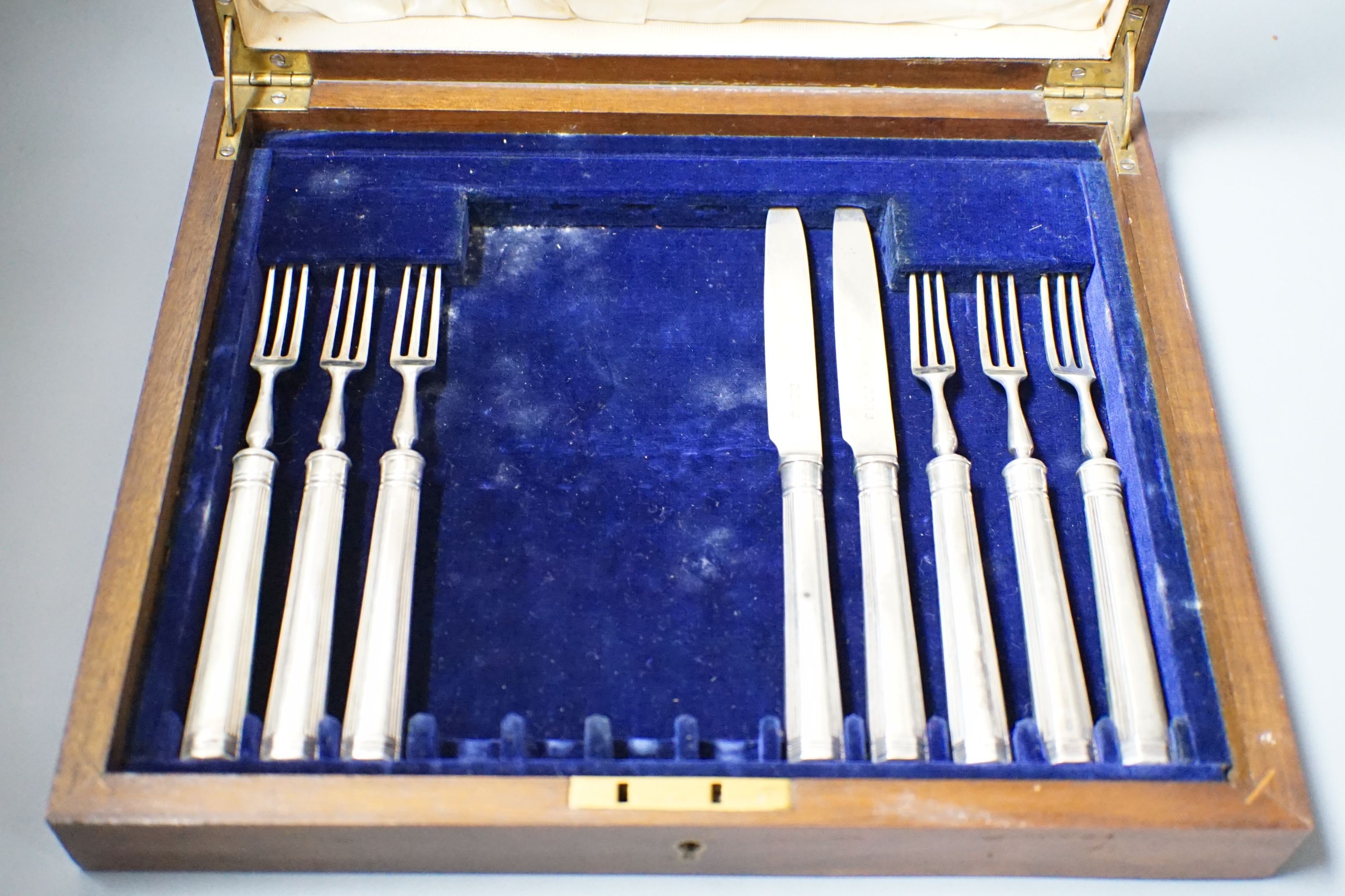 A cased set of twelve silver desert forks and eight silver dessert knives, Thomas Bradbury & Sons, Sheffield, 1925